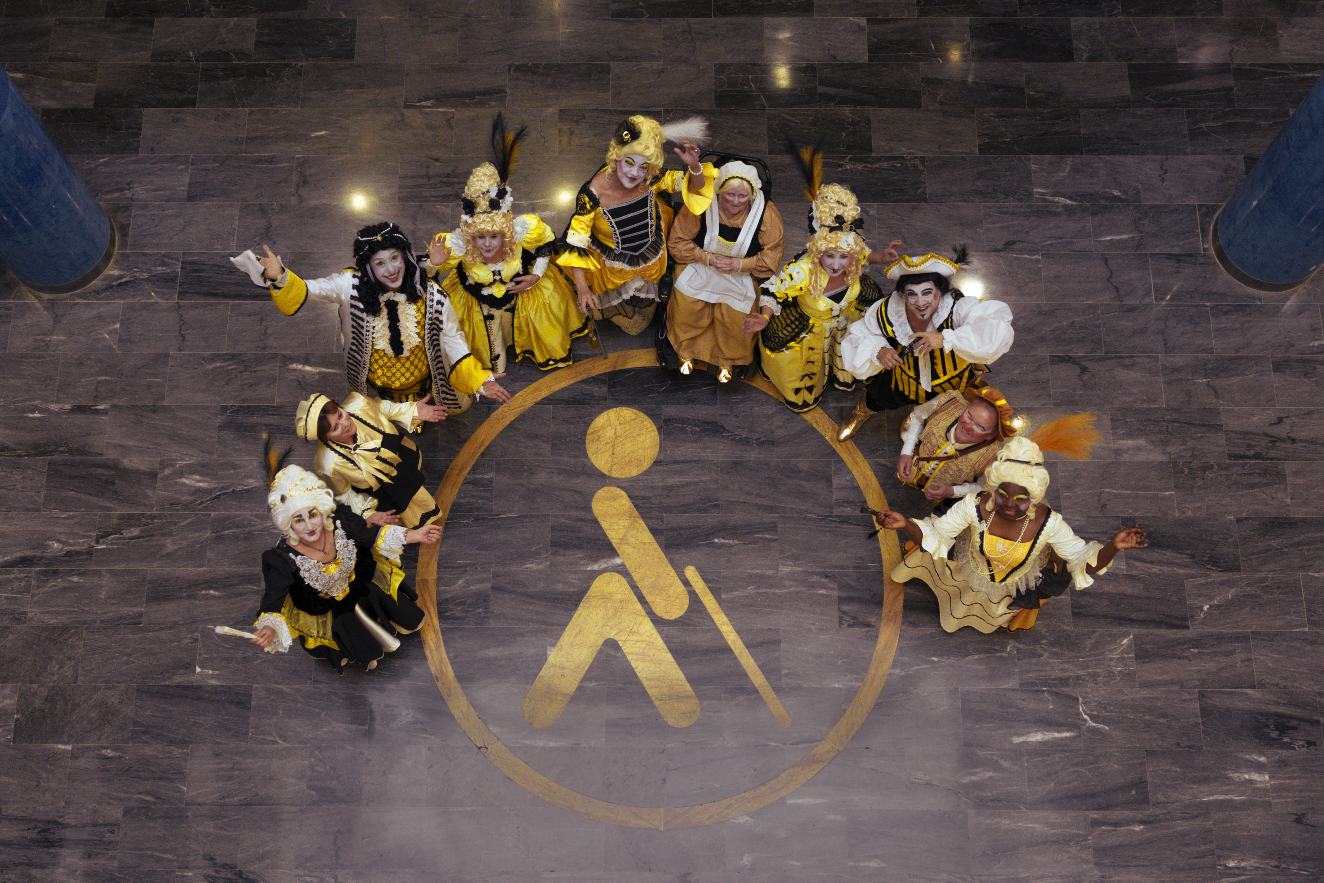 El equipo entero vestido