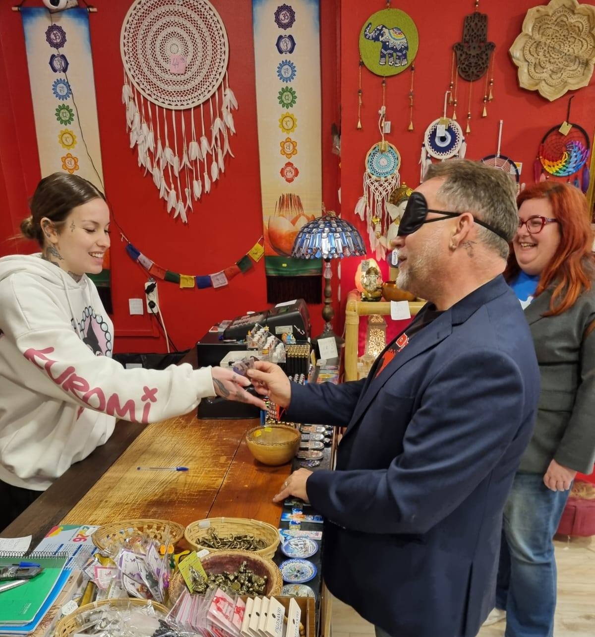 El Ayuntamiento de Torremoinos en un recorrido de accesibilidad y vida diaria