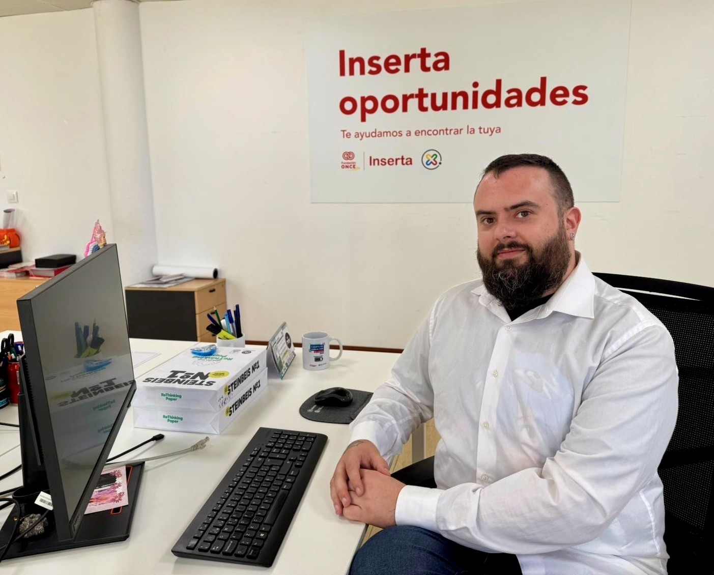 Miguel Ángel en la oficina de Inserta en Jerez