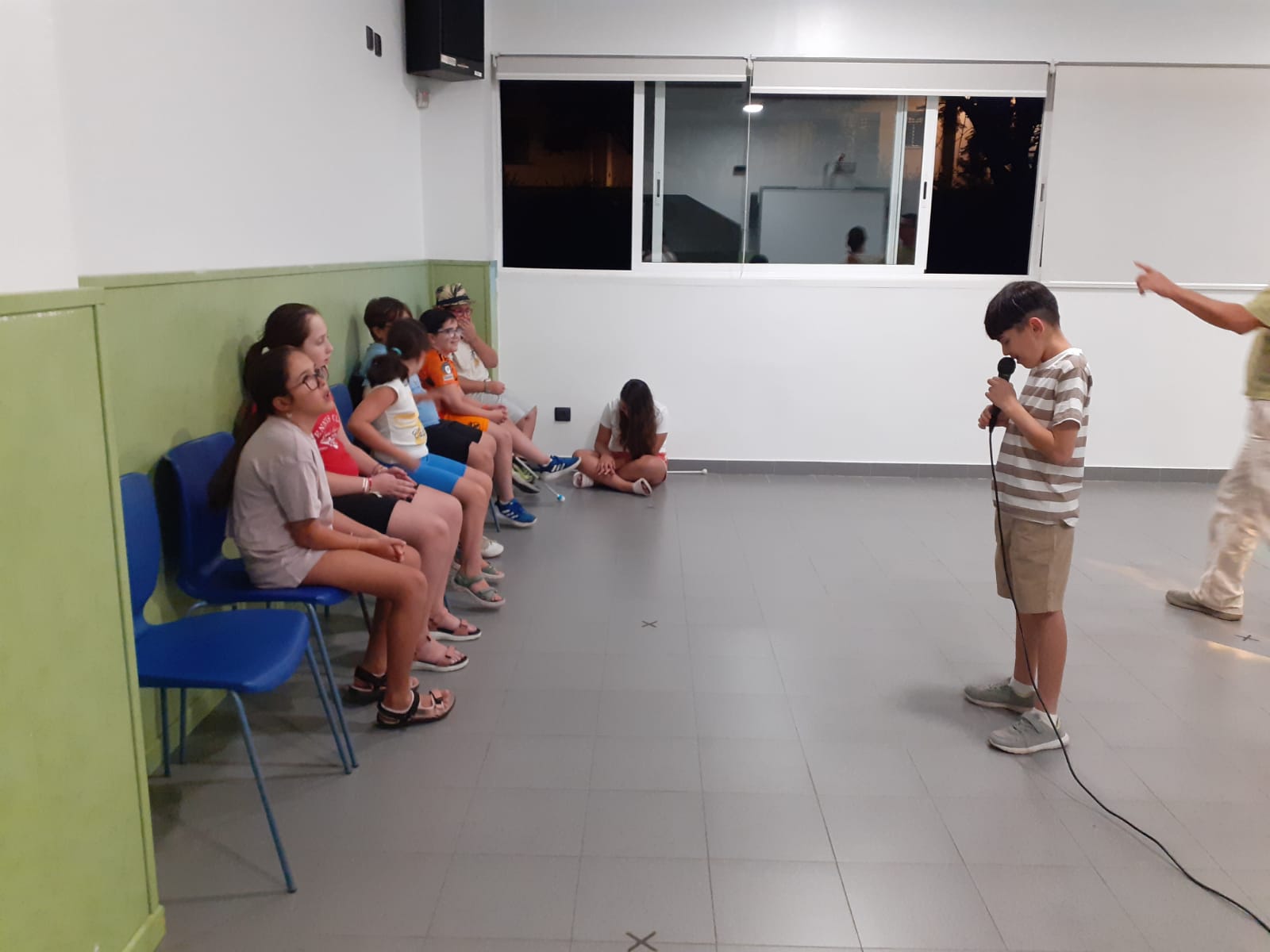 Actuación musical de un pequeño