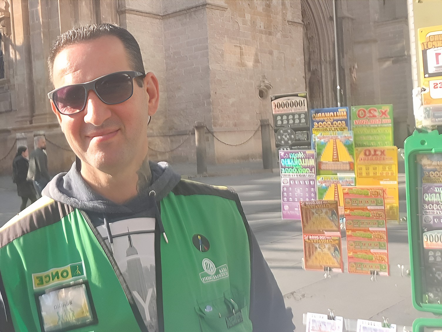 Sergio Martín en la puerta de la Catedral de Sevilla