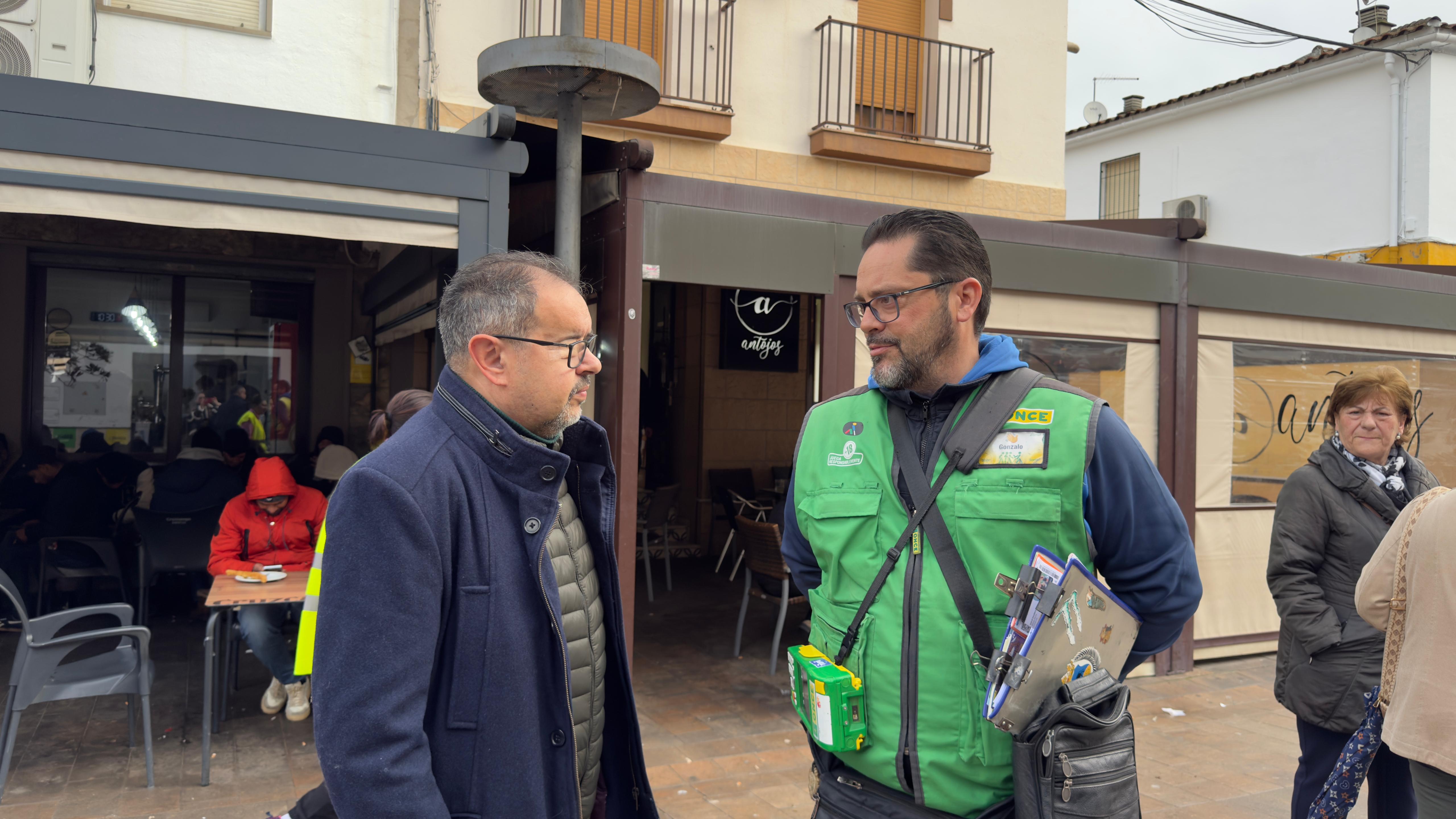 Gonzalo con Paco Valderas, directord e la ONCE en Córdoba