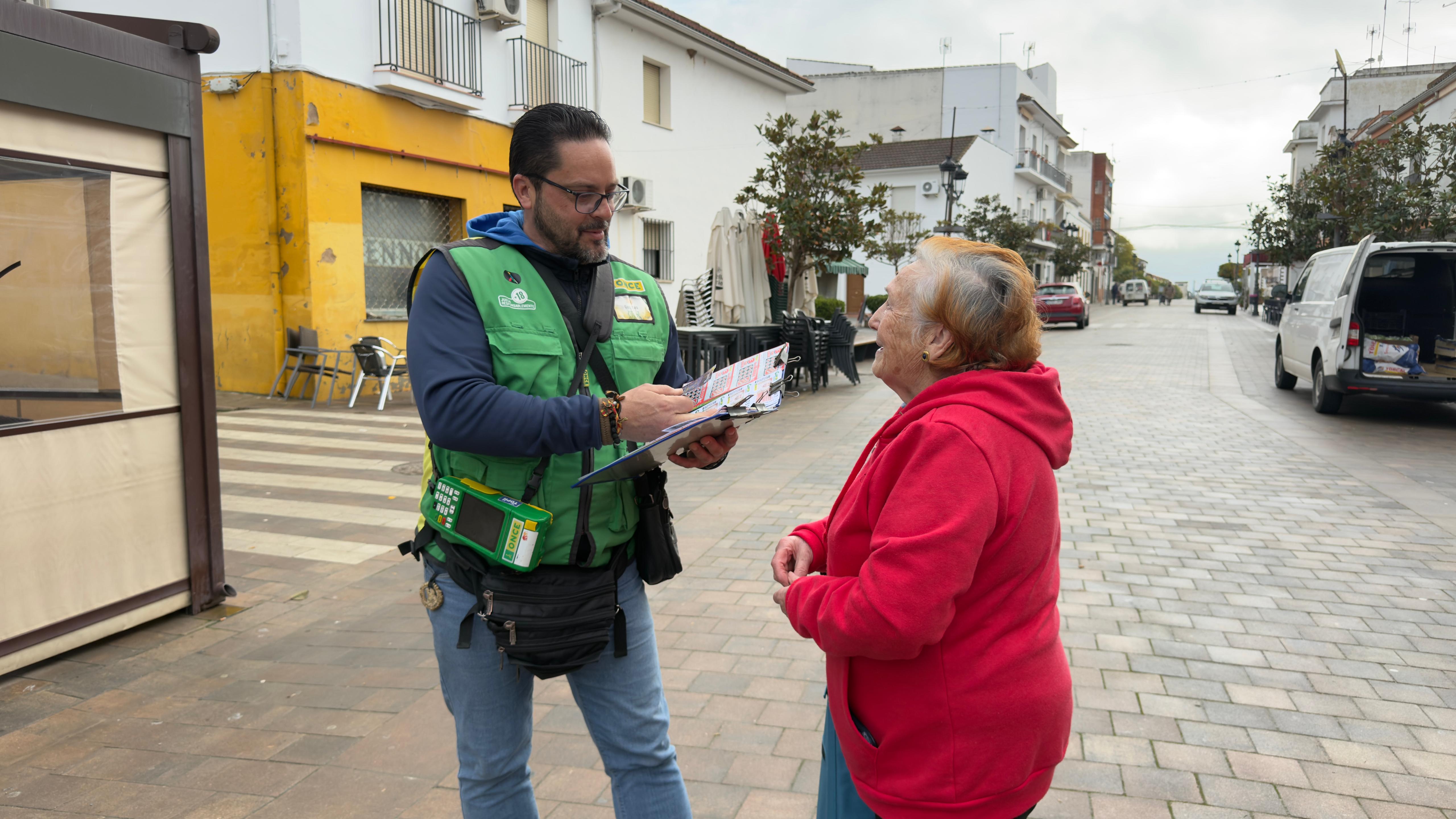 Gonzalo con una clienta