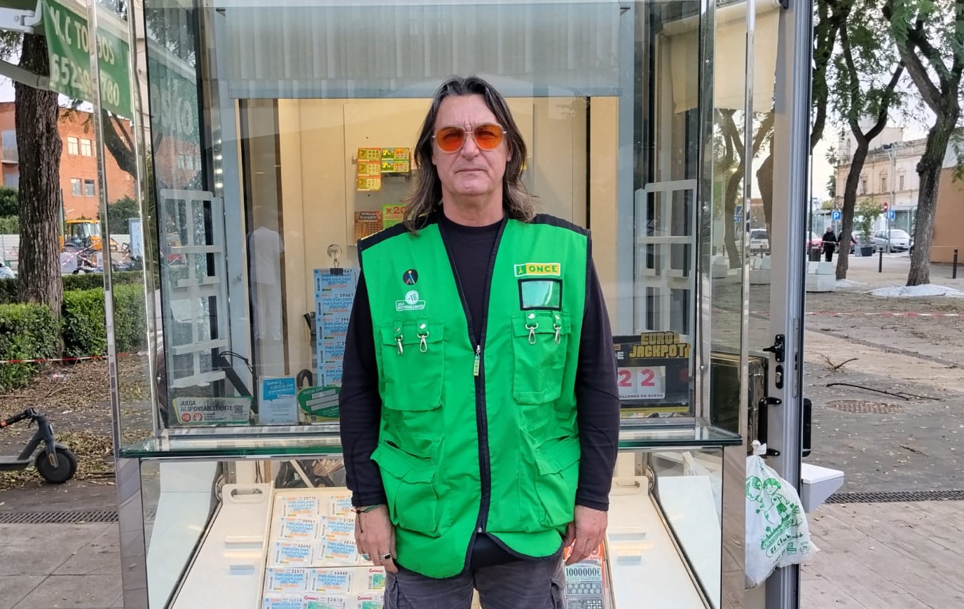 Paco Arriaga en su kiosko