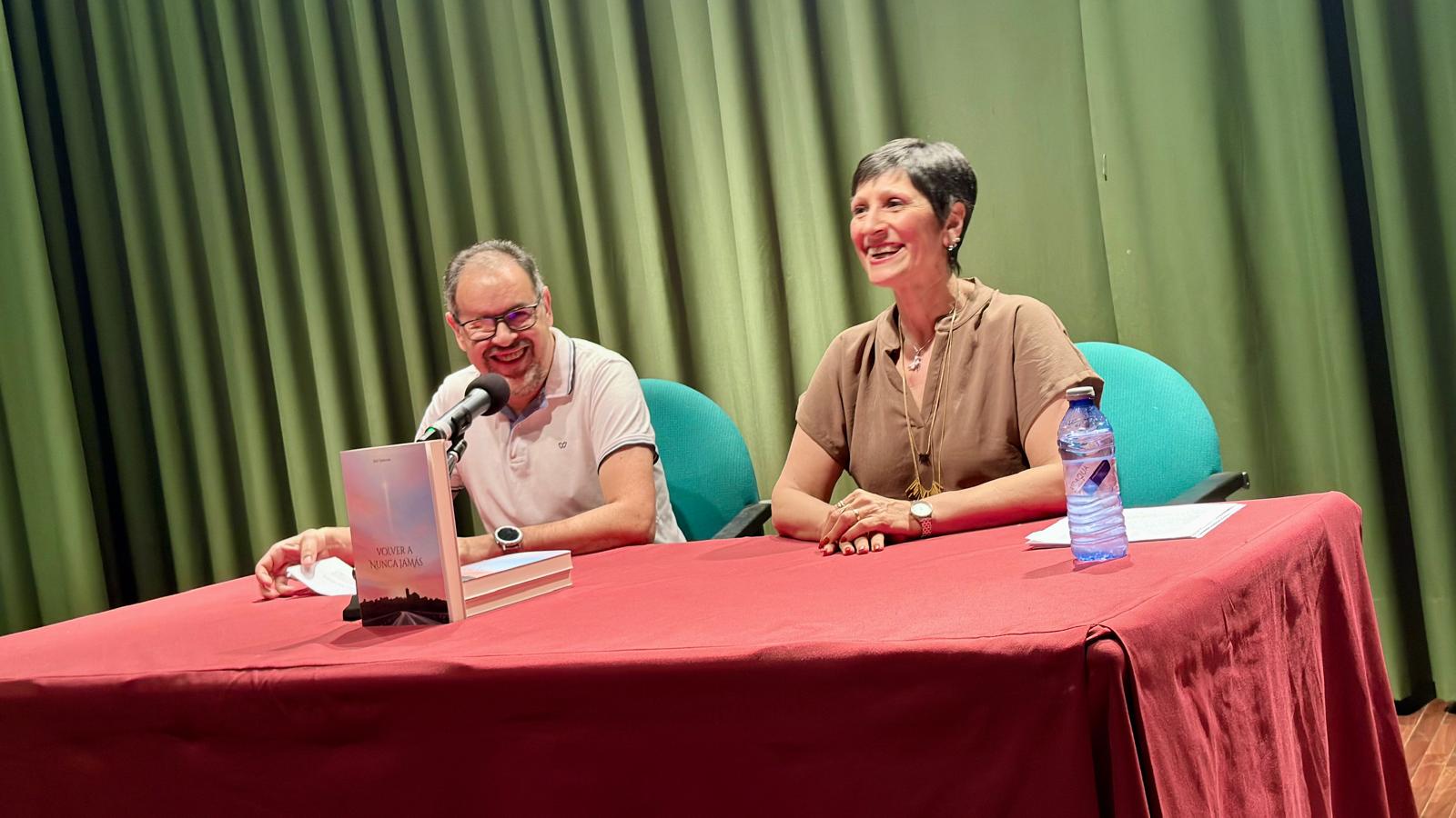 Inés junto a Paco Valderas, director en Córdoba